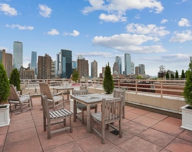 350 West 50th Street - Photo Thumbnail 5