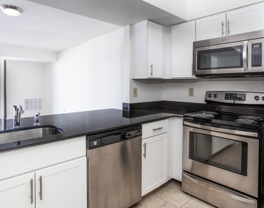 2250 Clarendon Blvd. - Photo Thumbnail 6