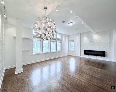 90 Bay Street Landing - Photo Thumbnail 6