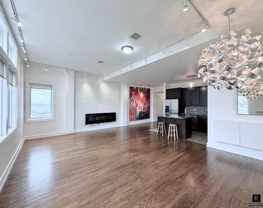 90 Bay Street Landing - Photo Thumbnail 14