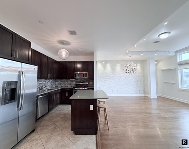 90 Bay Street Landing - Photo Thumbnail 13