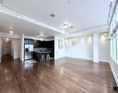90 Bay Street Landing - Photo Thumbnail 10