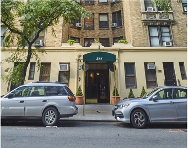 311 East 72nd Street - Photo Thumbnail 5