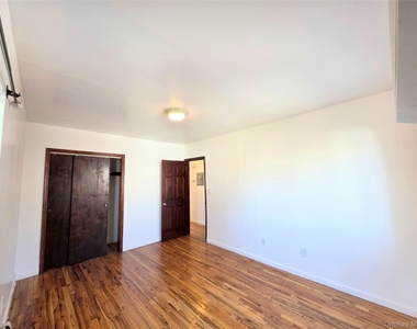 21923 114th Road - Photo Thumbnail 4