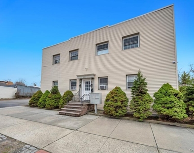 1550 Montauk Highway - Photo Thumbnail 3