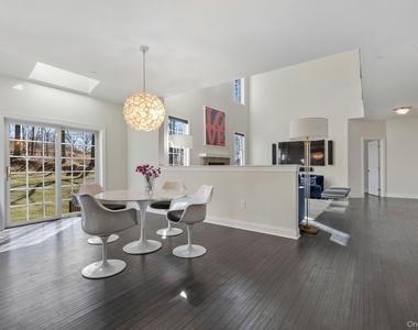 11 Fraydun Lane - Photo Thumbnail 4
