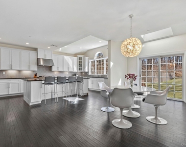 11 Fraydun Lane - Photo Thumbnail 3
