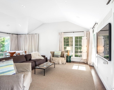 48 Sheppard Street - Photo Thumbnail 10