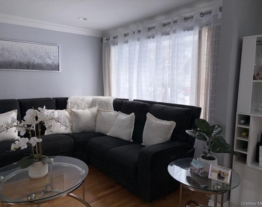 223 Audley Court S - Photo Thumbnail 3
