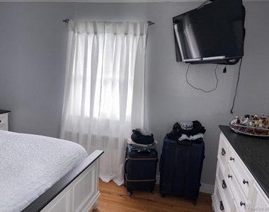 223 Audley Court S - Photo Thumbnail 4