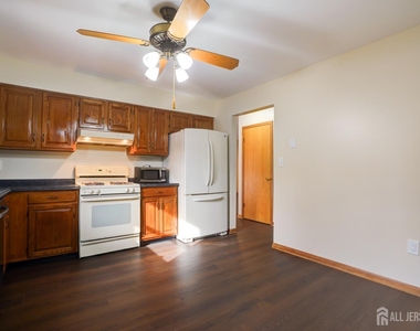 11 Lenox Street - Photo Thumbnail 13