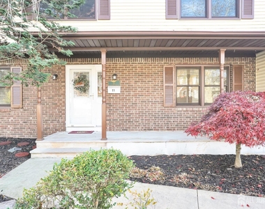 11 Lenox Street - Photo Thumbnail 5