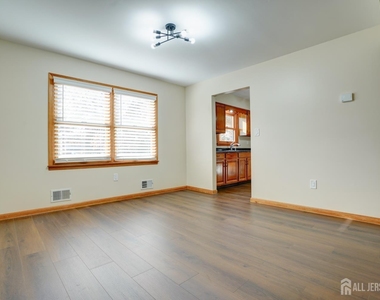 11 Lenox Street - Photo Thumbnail 10