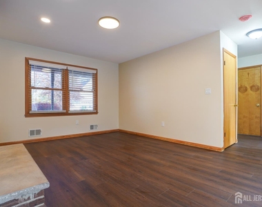 11 Lenox Street - Photo Thumbnail 16