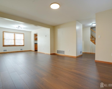 11 Lenox Street - Photo Thumbnail 9