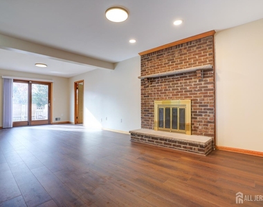 11 Lenox Street - Photo Thumbnail 15
