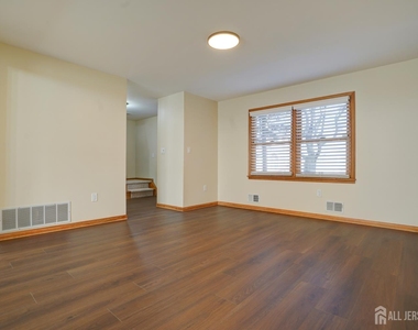 11 Lenox Street - Photo Thumbnail 7