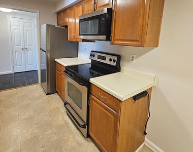 505 E Braddock Road E - Photo Thumbnail 14