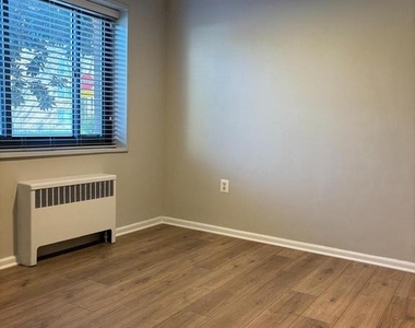 1300 S Arlington Ridge Road - Photo Thumbnail 7