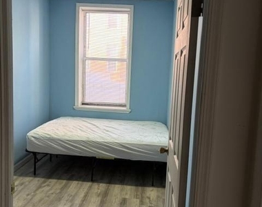 904 Arch Street - Photo Thumbnail 3