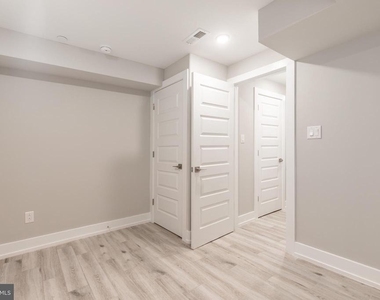 2550 N Howard Street - Photo Thumbnail 8