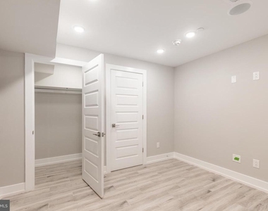2550 N Howard Street - Photo Thumbnail 6