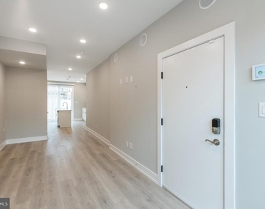 2550 N Howard Street - Photo Thumbnail 4