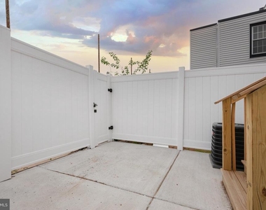 2550 N Howard Street - Photo Thumbnail 12
