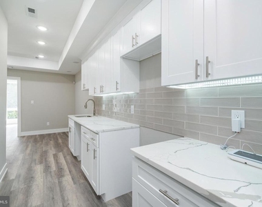 103 E Duval Street - Photo Thumbnail 1