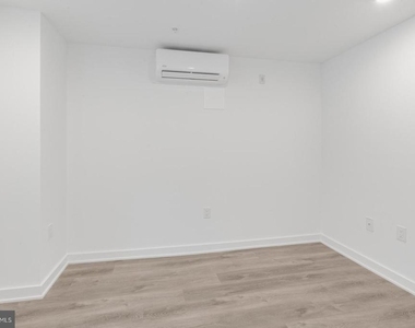 2046 E Lehigh Avenue - Photo Thumbnail 16
