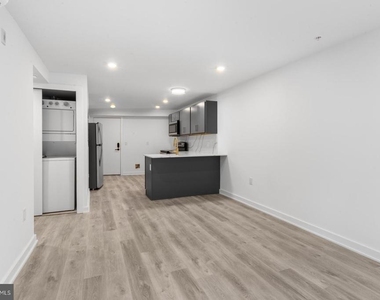 2046 E Lehigh Avenue - Photo Thumbnail 5