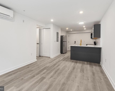 2046 E Lehigh Avenue - Photo Thumbnail 6