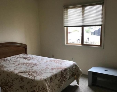 1105 Aspen Drive - Photo Thumbnail 4