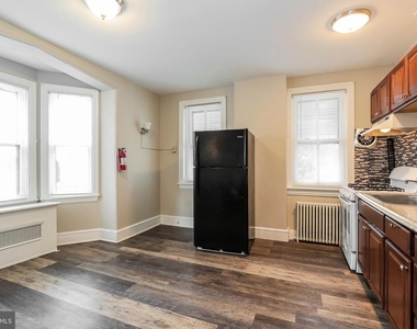 212 E Broad Street - Photo Thumbnail 2