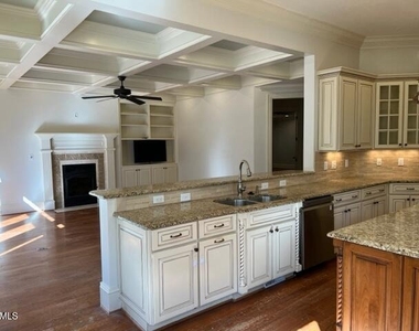 3316 Darien Drive - Photo Thumbnail 6