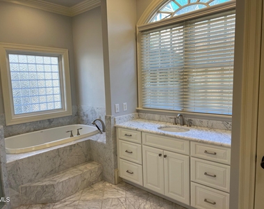 3316 Darien Drive - Photo Thumbnail 10