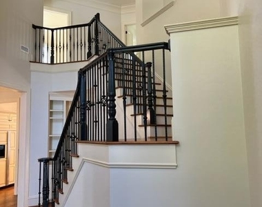 3316 Darien Drive - Photo Thumbnail 2