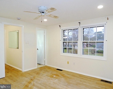 12206 Maycheck Lane - Photo Thumbnail 21