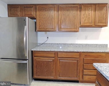 12206 Maycheck Lane - Photo Thumbnail 10
