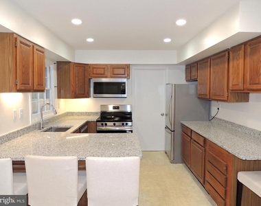 12206 Maycheck Lane - Photo Thumbnail 11