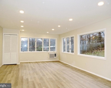 12206 Maycheck Lane - Photo Thumbnail 5