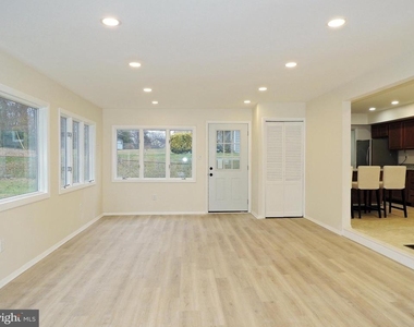 12206 Maycheck Lane - Photo Thumbnail 6