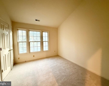 552 Winding Rose Drive - Photo Thumbnail 18