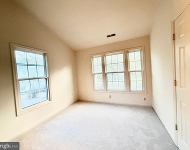 552 Winding Rose Drive - Photo Thumbnail 17