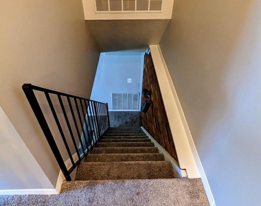 1703 Fountain Rock Way - Photo Thumbnail 10