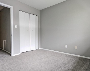 1703 Fountain Rock Way - Photo Thumbnail 5