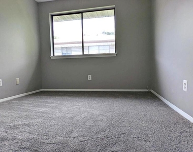 1703 Fountain Rock Way - Photo Thumbnail 8
