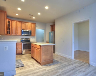 4805 Mantlewood Way - Photo Thumbnail 10