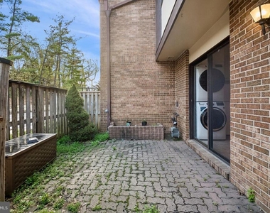10 Pine Bark Court - Photo Thumbnail 1