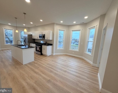 3 E Overlea Avenue - Photo Thumbnail 3